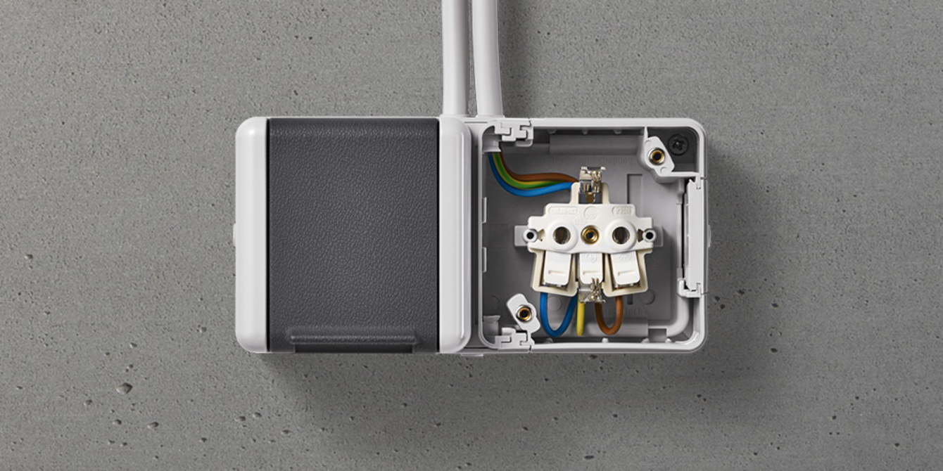 Doppelsteckdose mit Trennsteg bei RE-TEC GmbH in Kaltennordheim OT Kaltensundheim