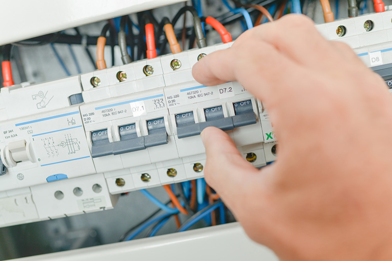 Schalt­schrank­bau bei RE-TEC GmbH in Kaltennordheim OT Kaltensundheim